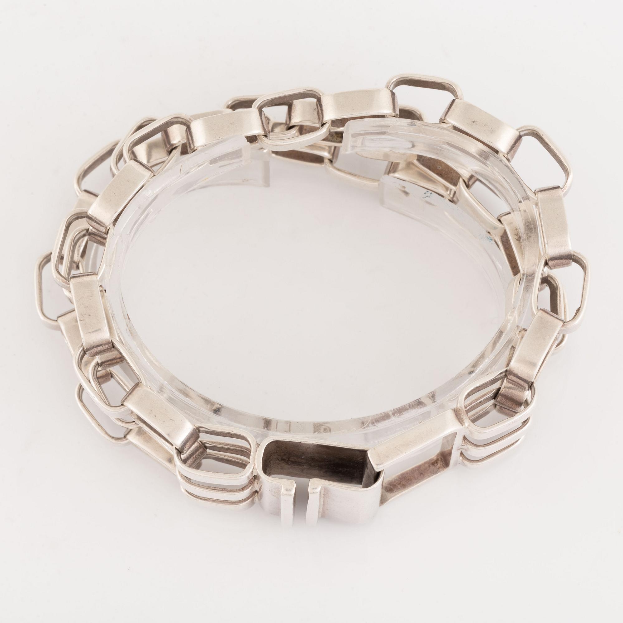 A Sven Erik Högberg silver bracelet.