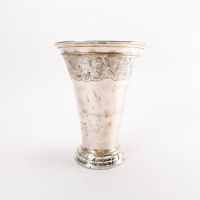 A Swedish 20th century silver beaker mark of Tage Göthlin Gothenburg 1948, weight 500 gram.