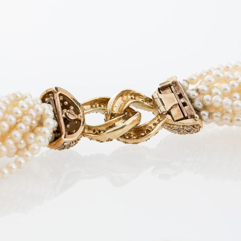 COLLIER, odlade saltvattenspärlor, lås i 18K guld med åttkantslipade diamanter, ca 1.50 ct.