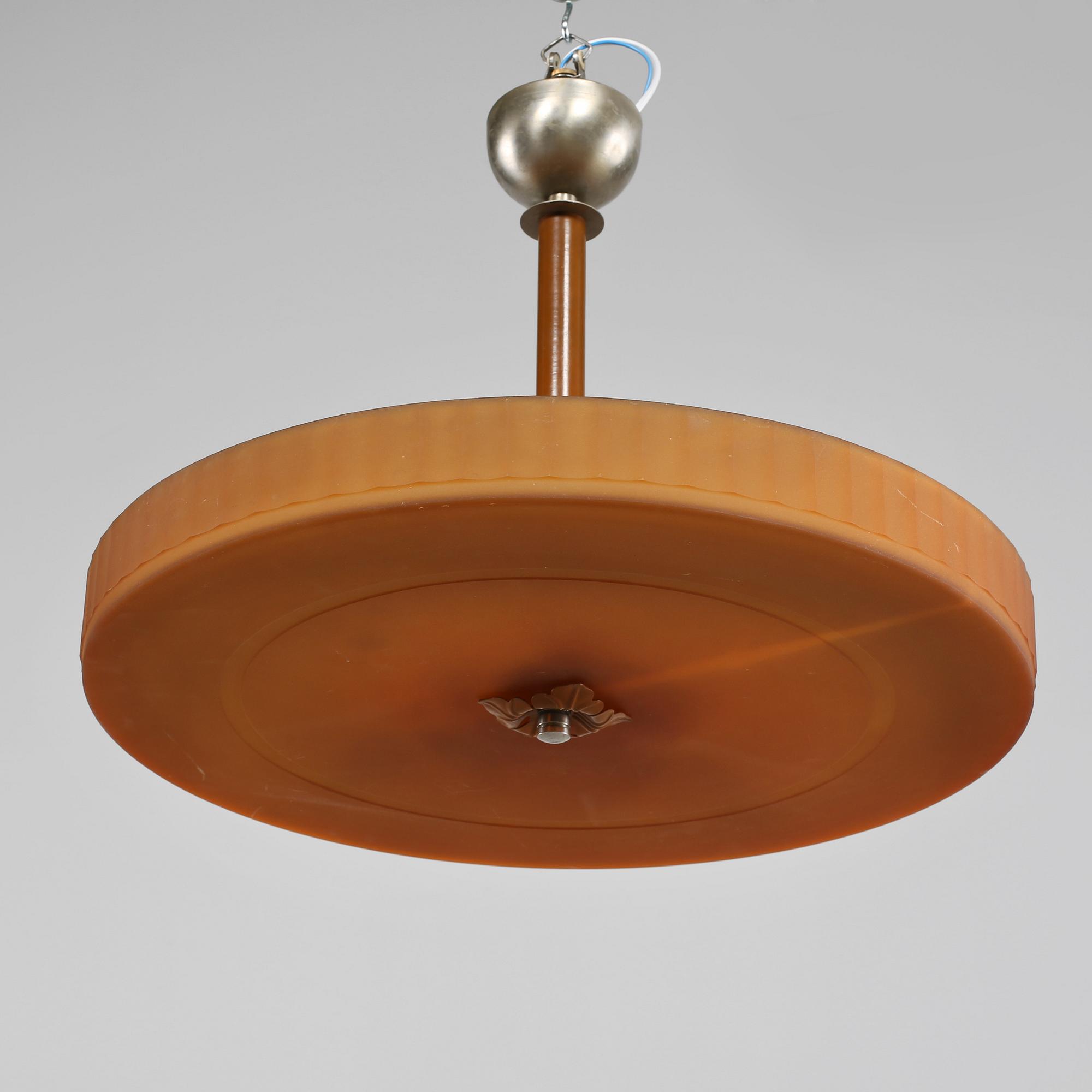 TAKLAMPA, möjligen Orrefors, 1900-talets första hälft. Höjd ca 45 cm.
