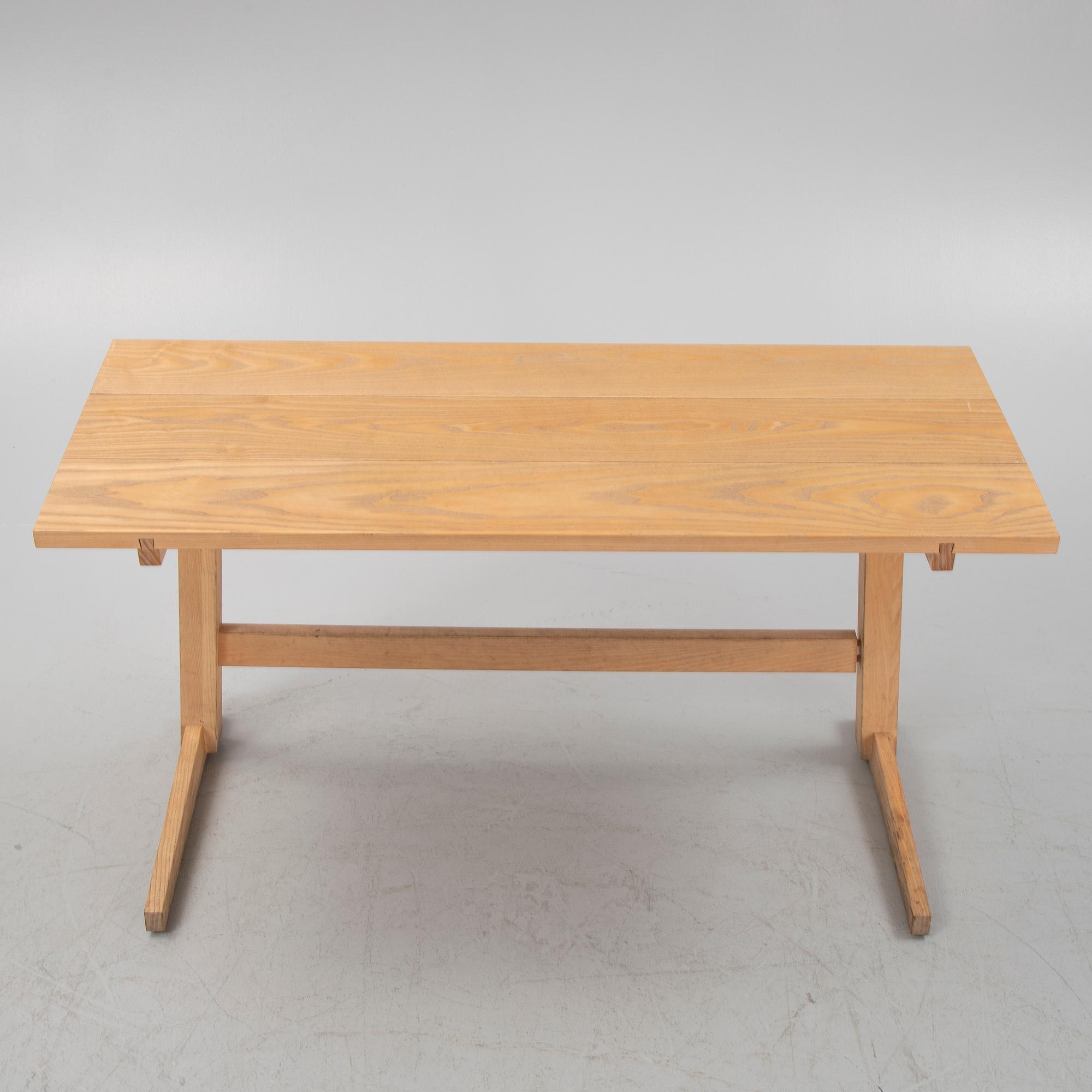 An Ash dining table, made by Sävar snickeri.