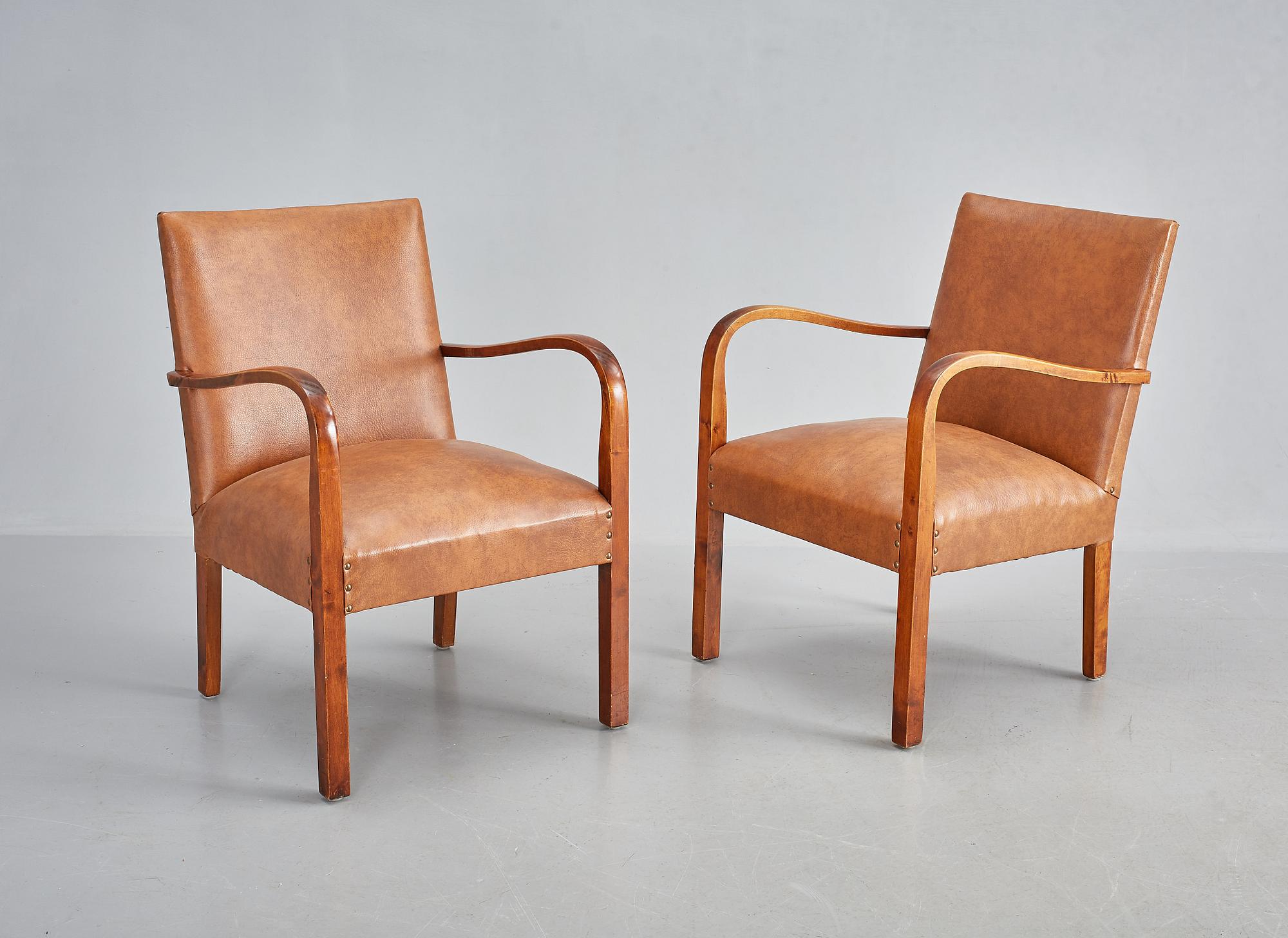 KARMSTOLAR, ett par, 1900-talets första hälft.