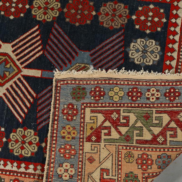 MATTA, möjligen Kaukas, old/semiantik, 158 x 100 cm.