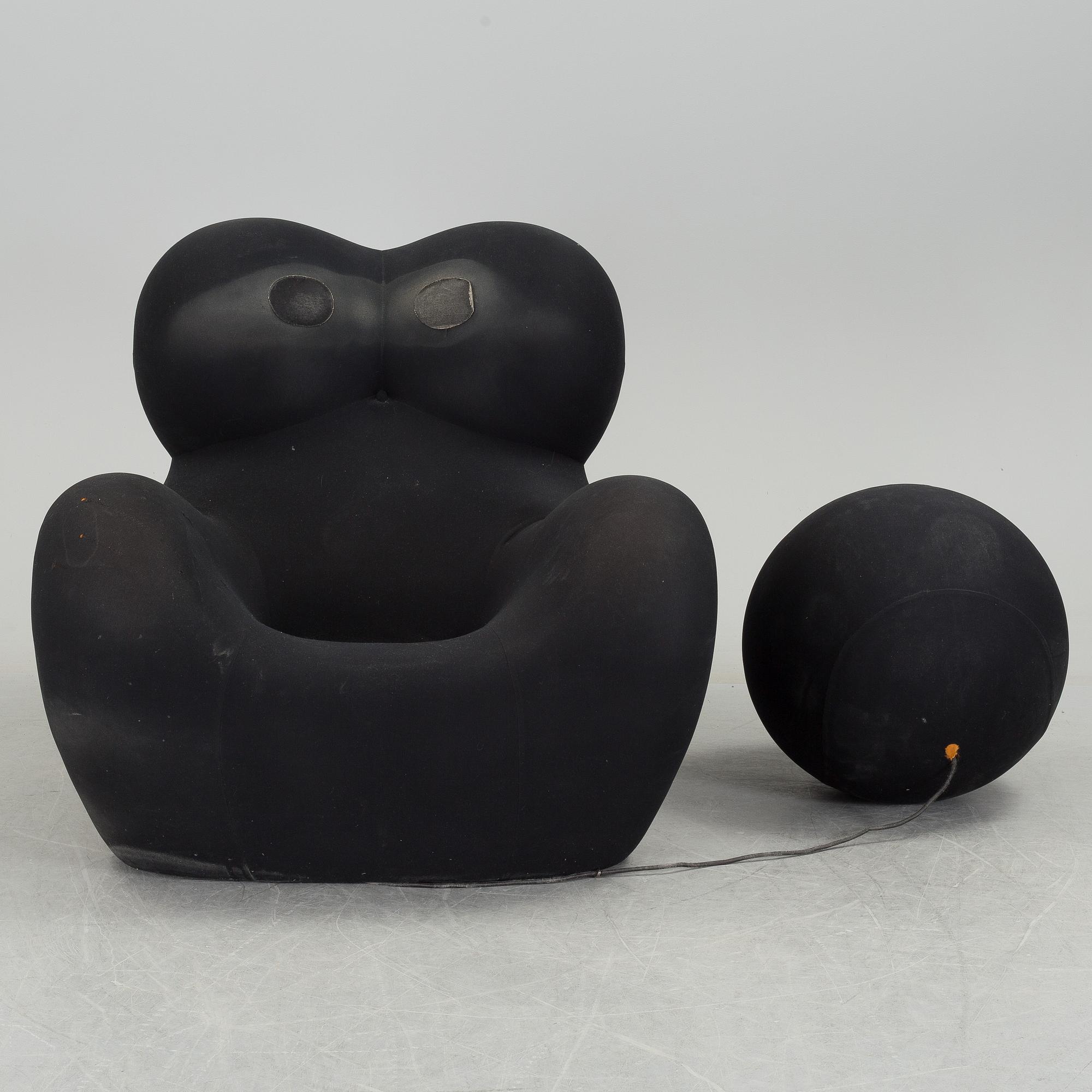 GAETANO PESCE, "La Mama", fåtölj med vidhängande fotpall, B & B Italia.