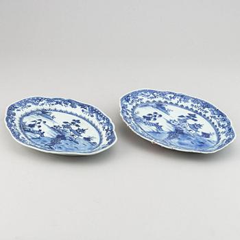 A pair of blue and white serving dishes, Qing dynasty, Qianlong (1736-95).