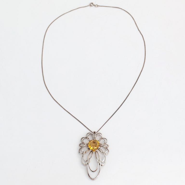 Oskar Pihl, a Lucia 2-pcs necklace/ cross, silver and citrine, Tillander, Helsinki 1951.