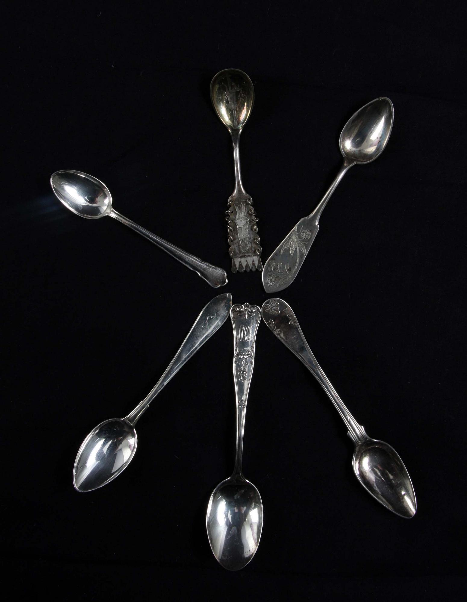 TE-, KAFFE- OCH MOCCASKEDAR ca 70 delar. Silver.