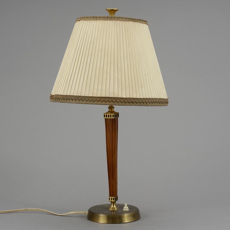 BORDSLAMPA, 1900-talets första hälft.