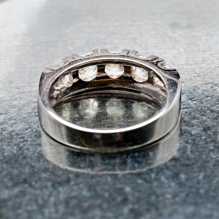 RING, vitguld 14K, 5 st princesslipade diamanter, tot. 1,63 ct. Paino 4,45 g.