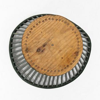 Pine basket, 19th century.