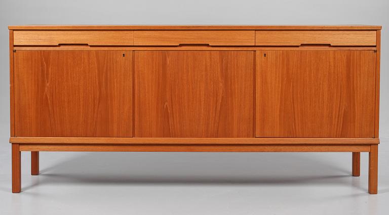 SIDEBOARD, omkring 1900-talets mitt.