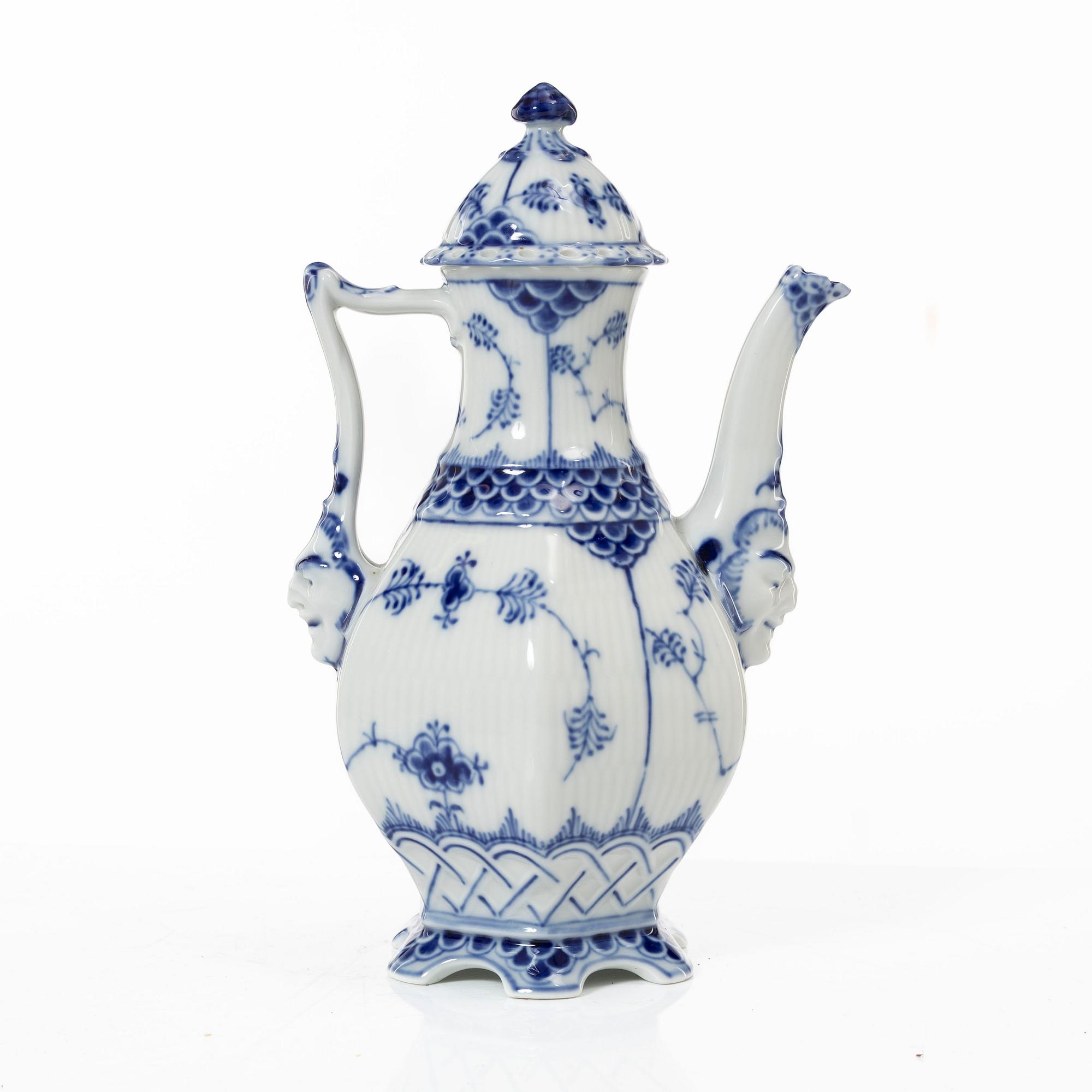 Royal Copenhagen, kaffekanna, porslin, "Musselmalet", helblond.