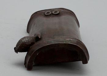 ARMSTÖD, brons, arkaiserande, sannolikt Japan, 1800-tal.