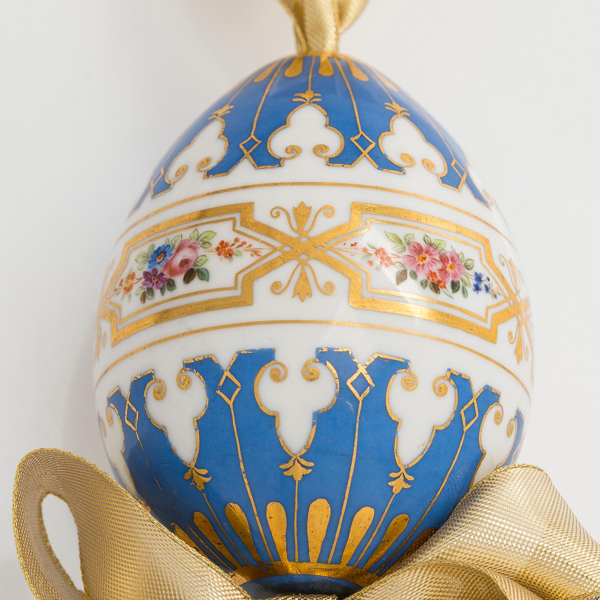 Dekorationsägg, porslin, Ryssland, kring sekelskiftet 1900.