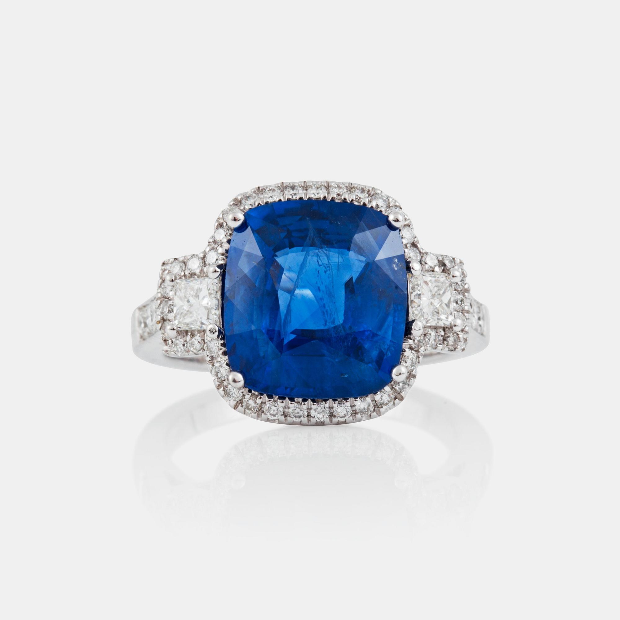 RING med safir 6.81 ct och diamanter 0.85 ct, enligt gravyr.