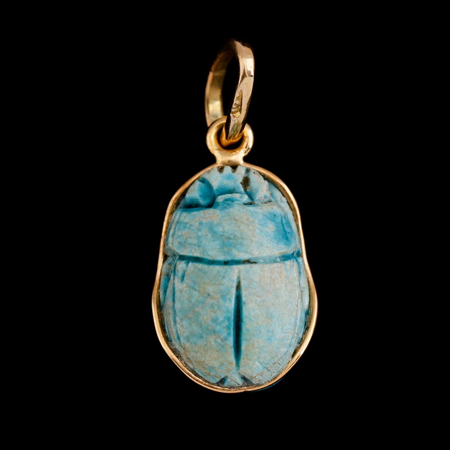 HÄNGE OCH KLACKRING, 18K guld. Ringens vikt ca 6 g.