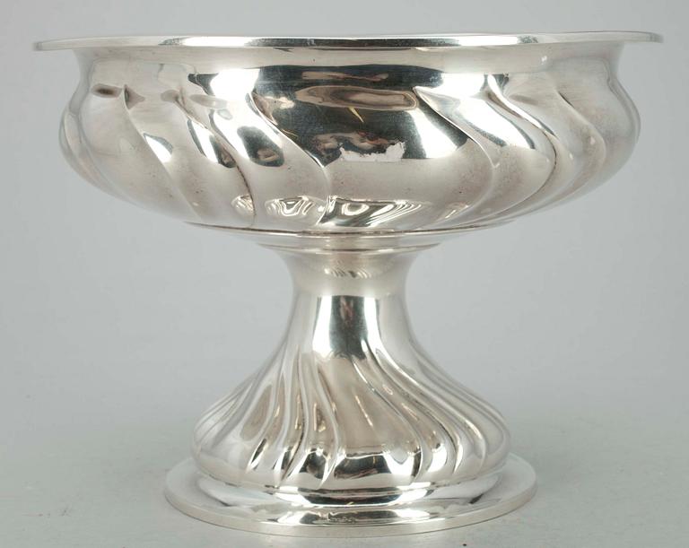 SKÅL PÅ FOT, silver, Stockholm, 1917. Tot vikt 675 g.