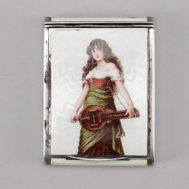 CIGARETTETUI, silver samt emalj, SG, Wien, Österrike-Ungern, 1900-talets första kvartal. Vikt ca123g.