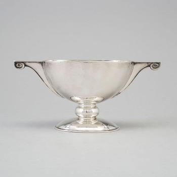 S BLACKENSEE & SON LTD, a silver sauce boat from Birmingham, England, 1947.