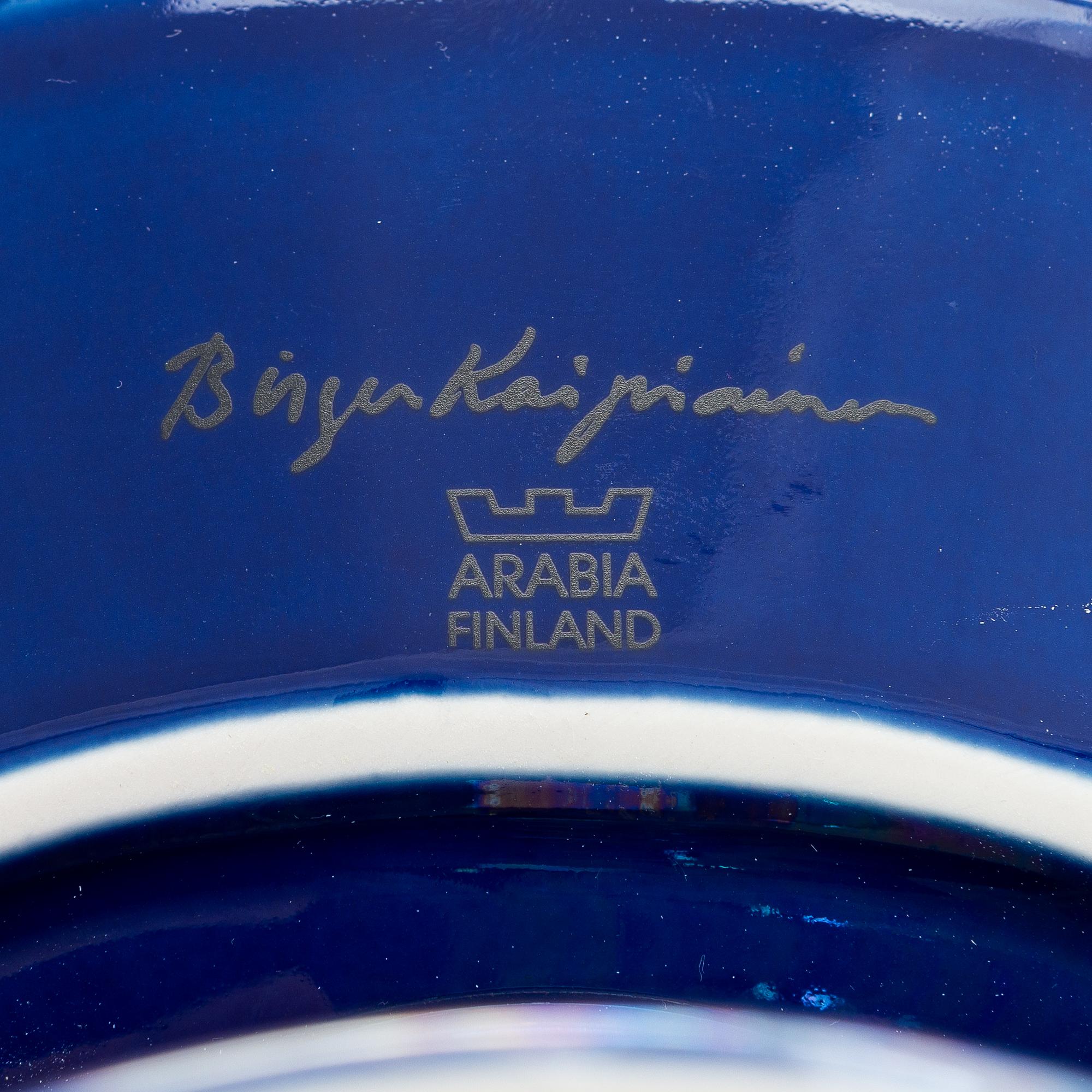 Birger Kaipiainen, a footed ceramic bowl signed Birger Kaipiainen Arabia Finland.