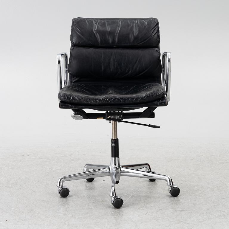 Charles & Ray Eames, a "Soft Pad" swiveling desk chair model EA217, Vitra.