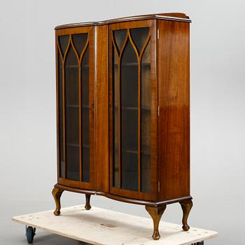 VITRINSKÅP, England, 1900-tal.