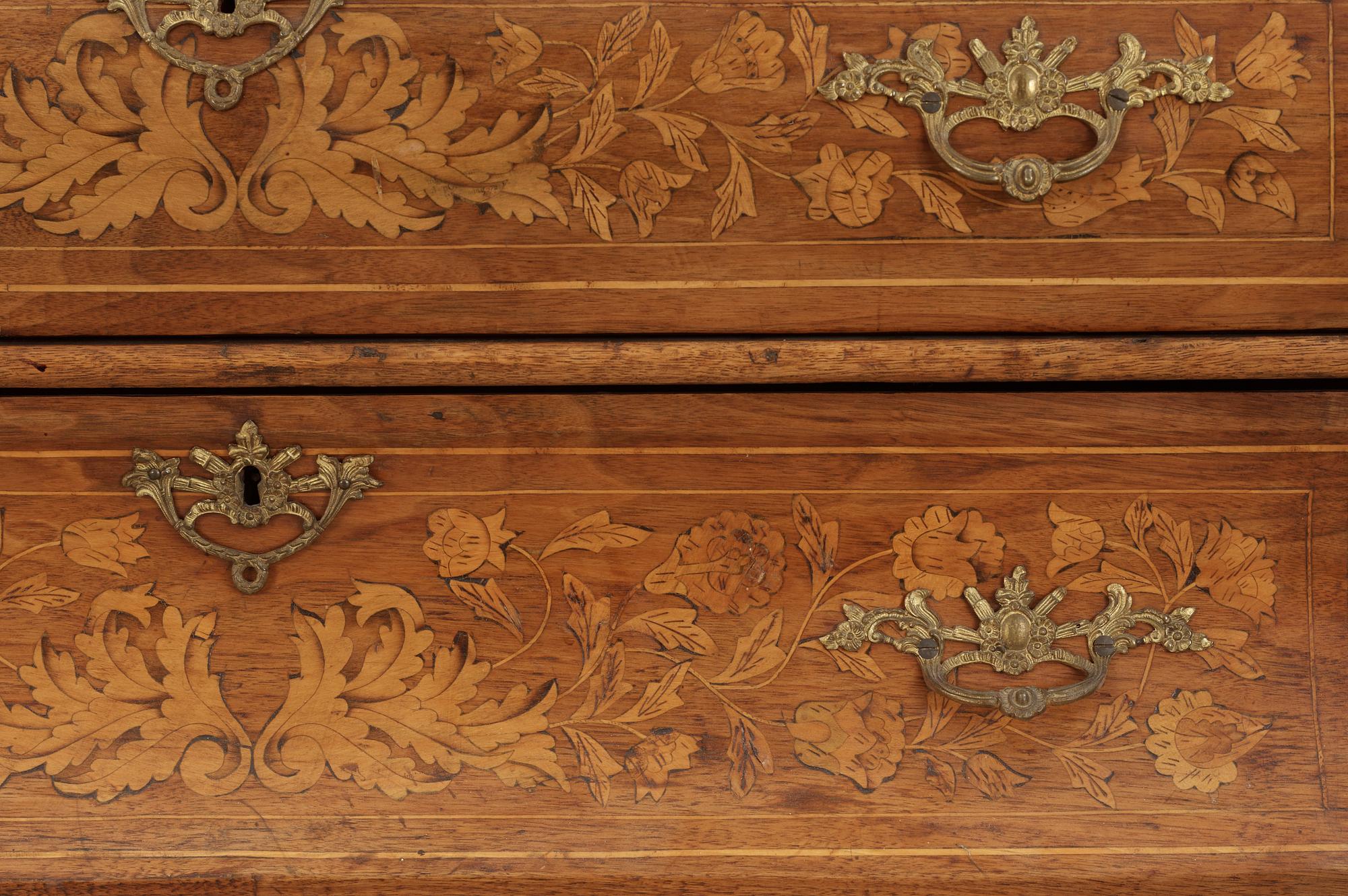 VITRINSKÅP, Barockstil, Holland, sent 1800-tal.