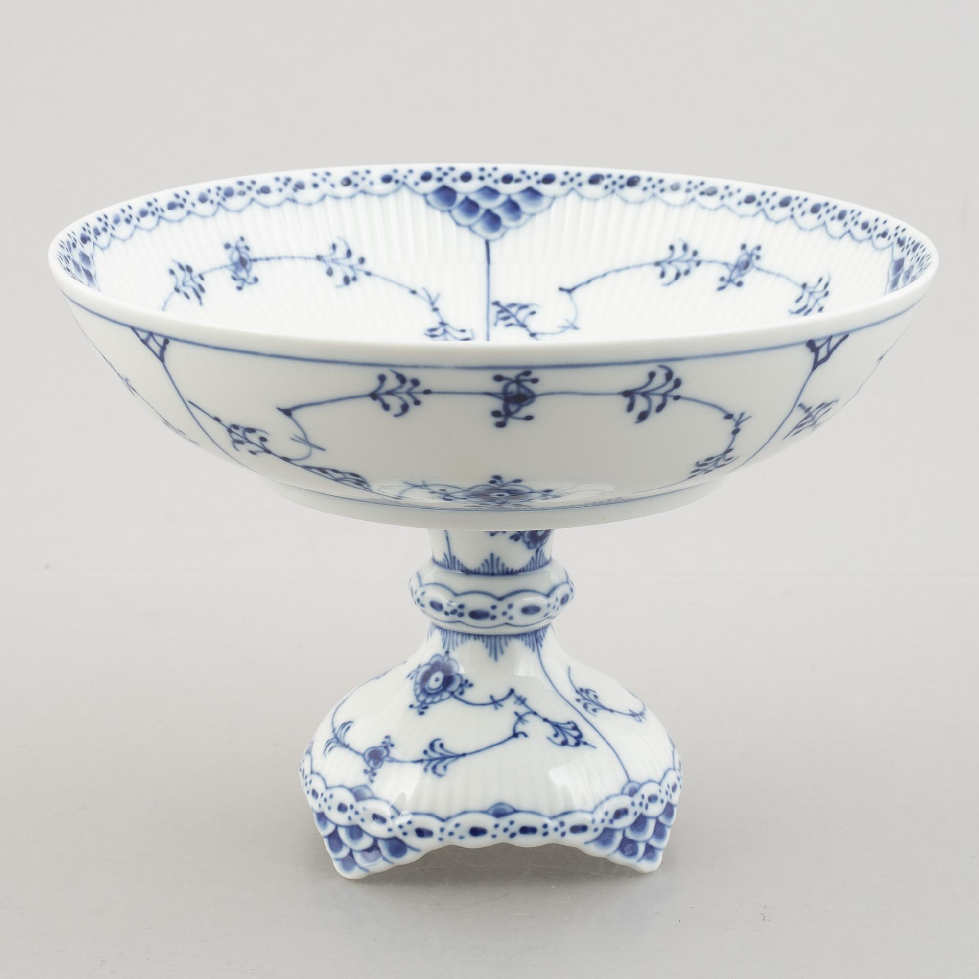 Mat- och kaffeservis, 78 delar, porslin, "Musselmalet", Royal Copenhagen, Danmark.