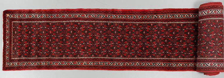 GALLERIMATTA, orientalisk, 1900-talets andra hälft, 675 x 76 cm.