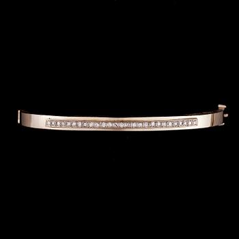 ARMRING, T. Tillander, 18K vitguld, diamanter.