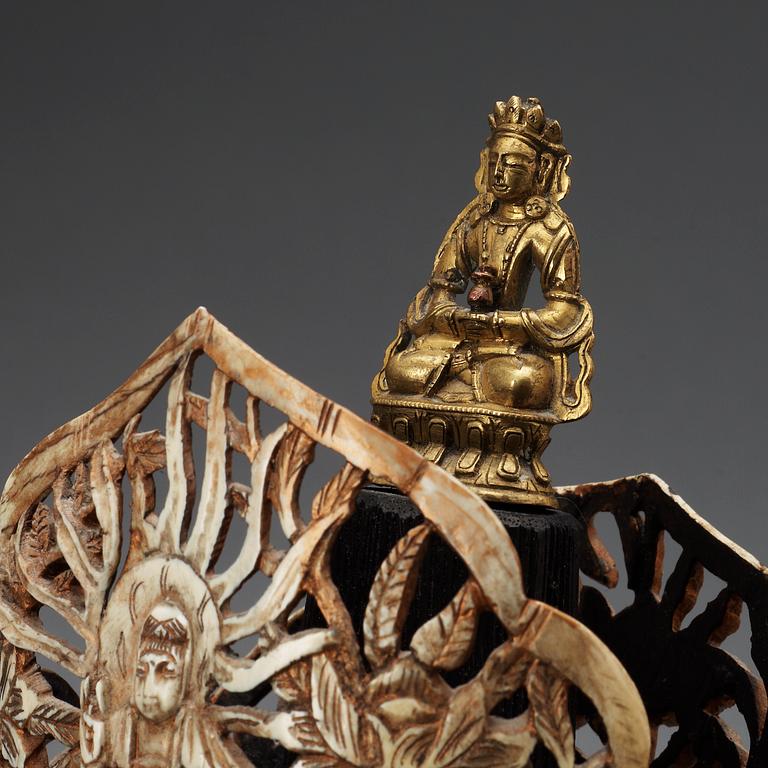 SKULPTUR, elfenben. Sen Qing dynasti.
