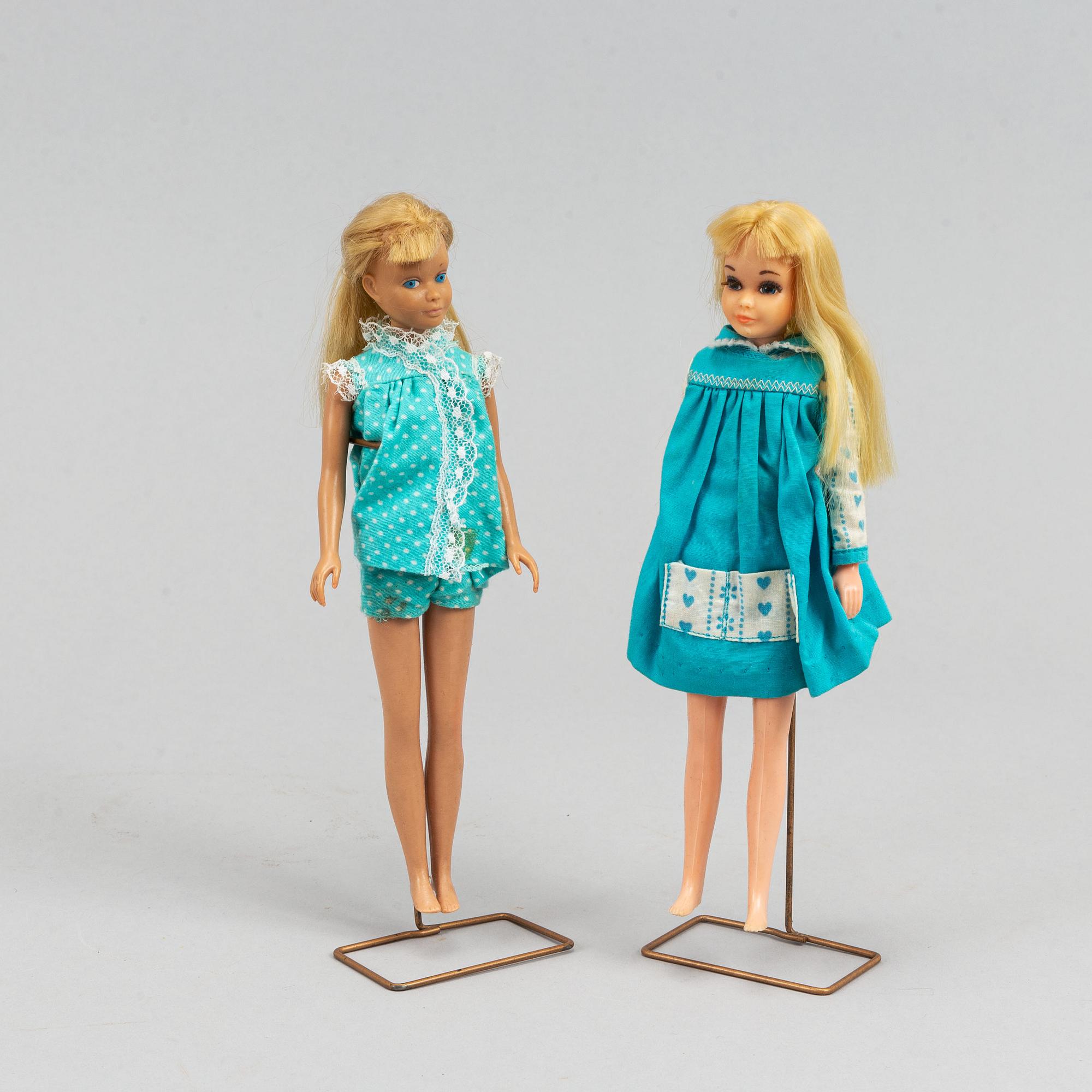 A collection of four Mattel 1960's Barbiedolls with accessories.
