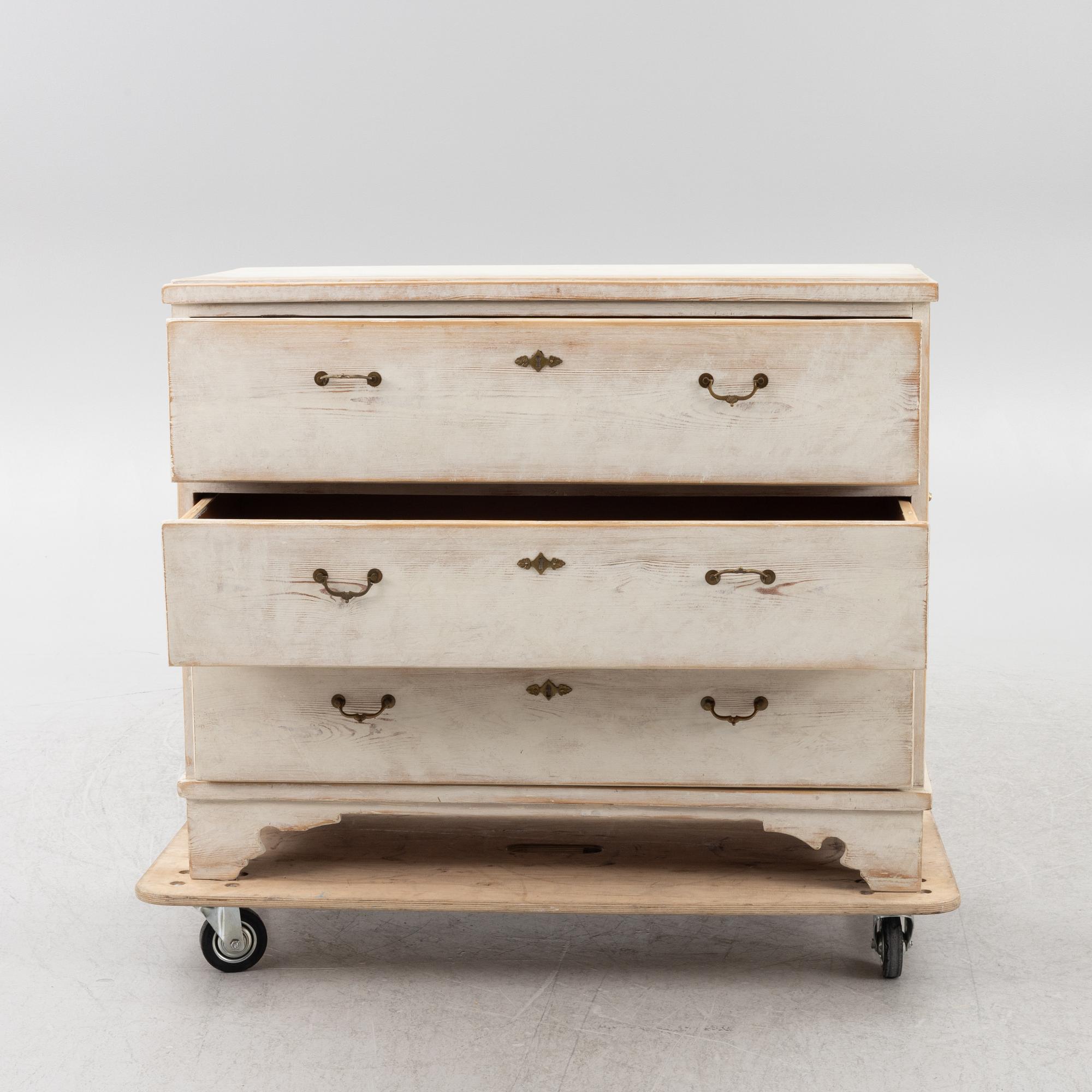 Chest of drawers, 19th century.