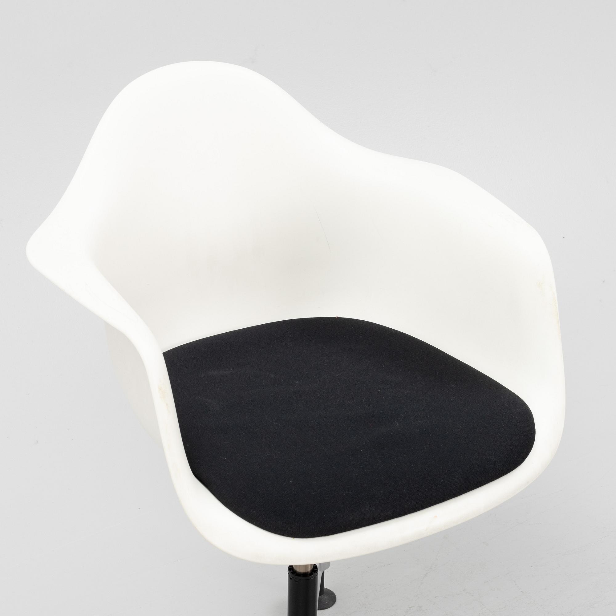 Charles & Ray Eames, a 'PACC' chair, Vitra.