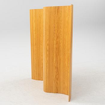A model 100 screen by Alvar Aalto, Artek, designed 1936.