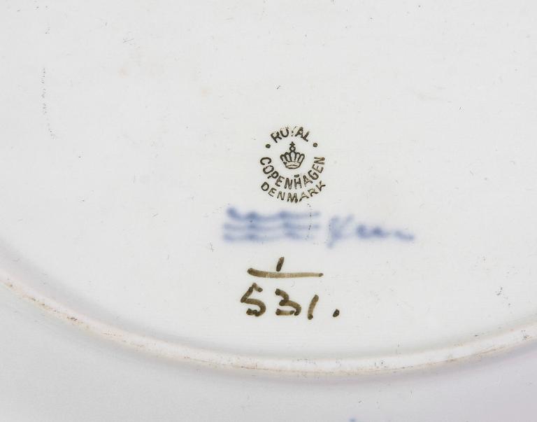 SERVISDELAR, 5 st. Porslin. Kunglig dansk. "Musselmalet".