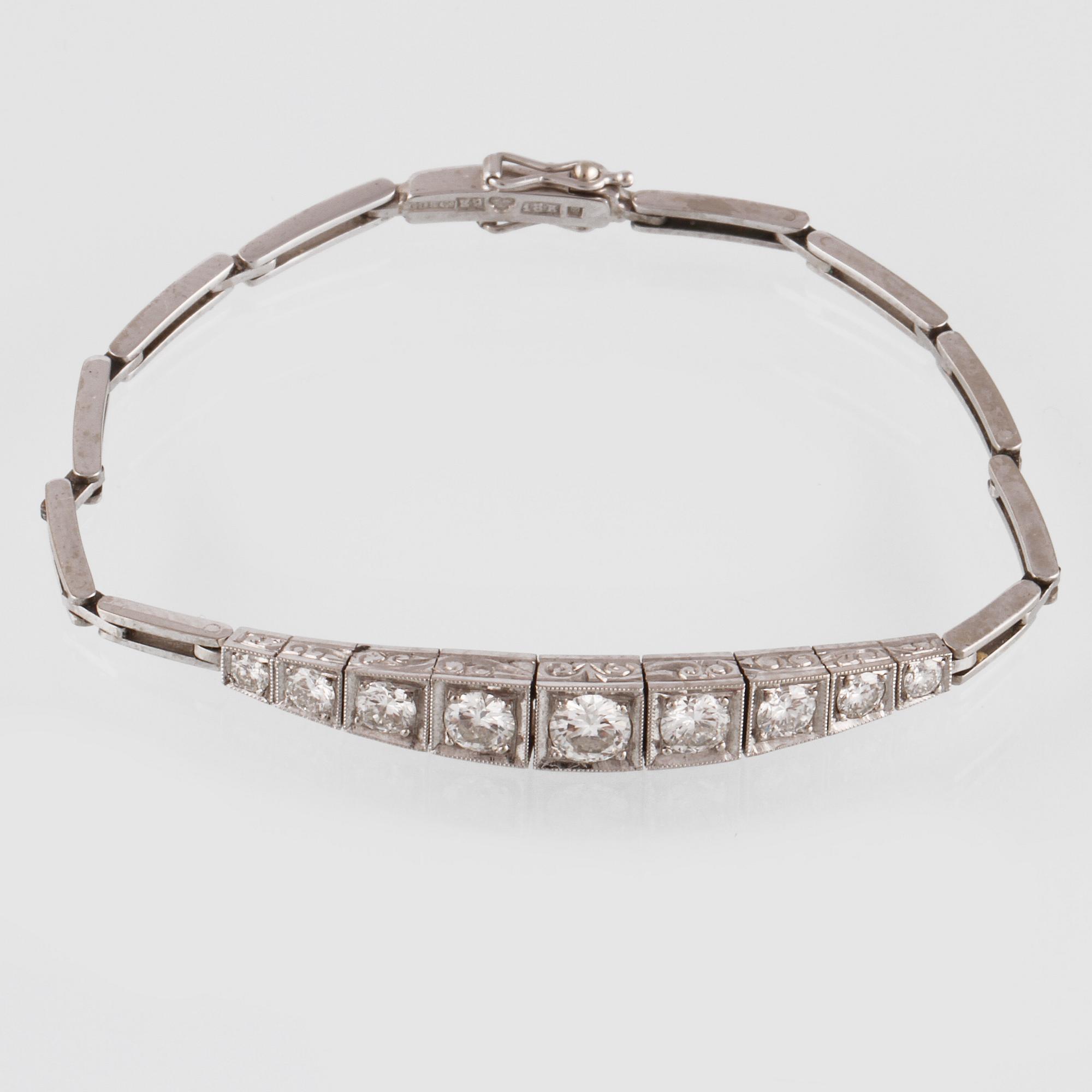 ARMLÄNK, vitguld med 9 briljantslipade diamanter, ca 0.99 ct,  Gustav Dahlgren & Co, Malmö, 1955. Vikt 9,8 gram.