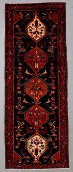 MATTA, Malayer, ca 297 x 110 cm.