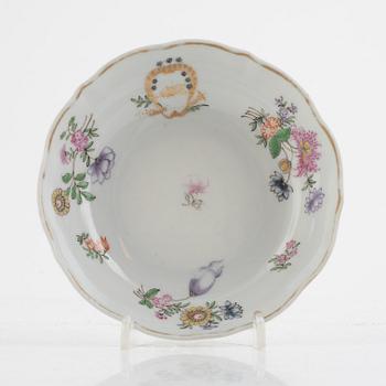 A Chinese porcelain tea service, 14 pieces, Qing dynasty, Qianlong (1736-95).