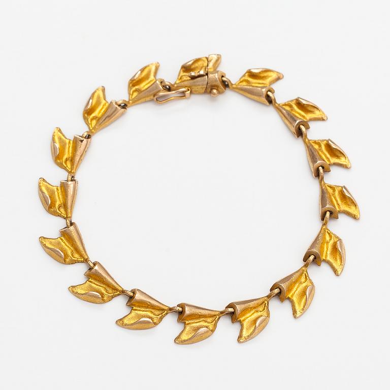 Björn Weckström, "Rolling waves", a 14K gold bracelet. Lapponia 1967.