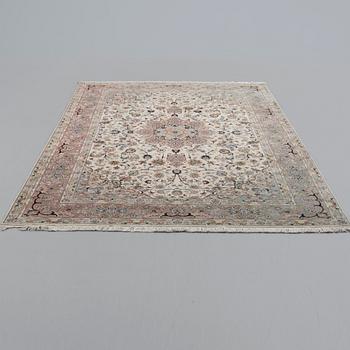 Carpet, Tabriz, 303 x 203 cm.