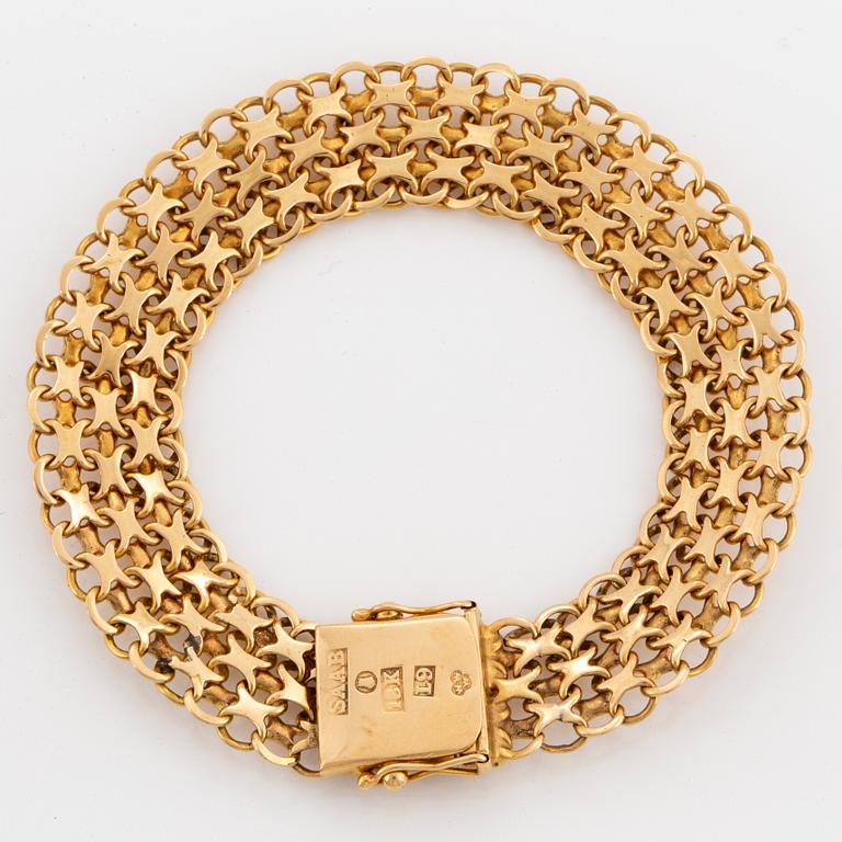 18K gold bracelet.