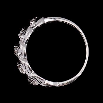 RING, 10 k vitguld, briljant- och baguettslipade diamanter tot 0.38 ct.