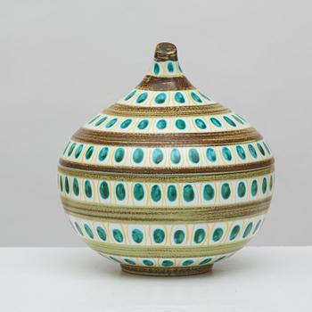 A Stig Lindberg faience tureen, Gustavsberg Studio 1940's-50's.