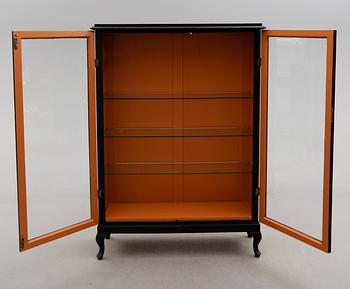 BOKSKÅP, 1900-talets första hälft.