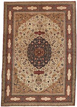 346. MATTO, a semi-antique Tabriz, ca 466 x 328,5 cm.