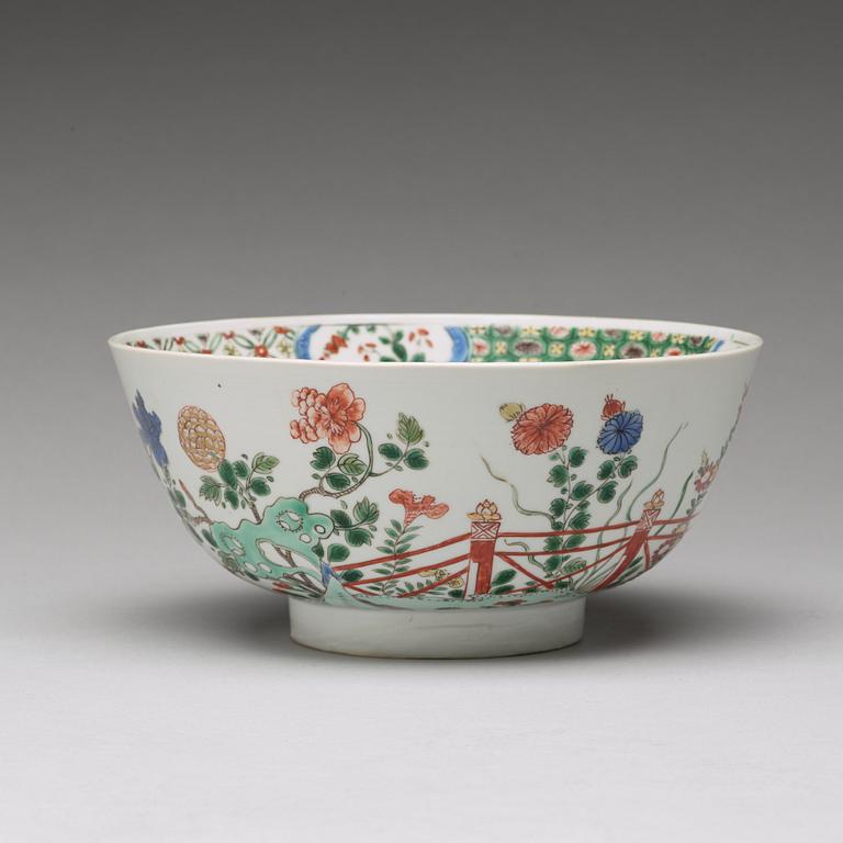 A famille verte bowl, Qing dynasty, Kangxi (1662-1722).