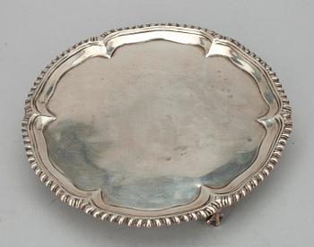 BRICKA, silver, Wilson & Gill, London 1891. Vikt ca 366,7 g.