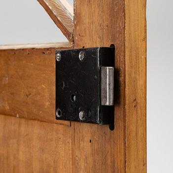 Bokskåp 1800-talets mitt.