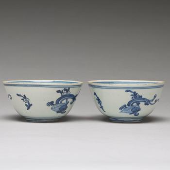 A pair of blue and white bowls, Ming dynasty, 17th Century.